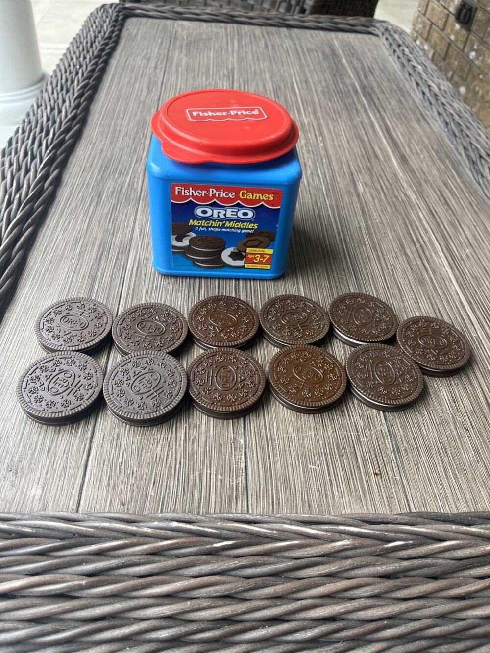 Fisher-Price Games Oreo Matchin’ Middles – 2001 – 11/12 cookies